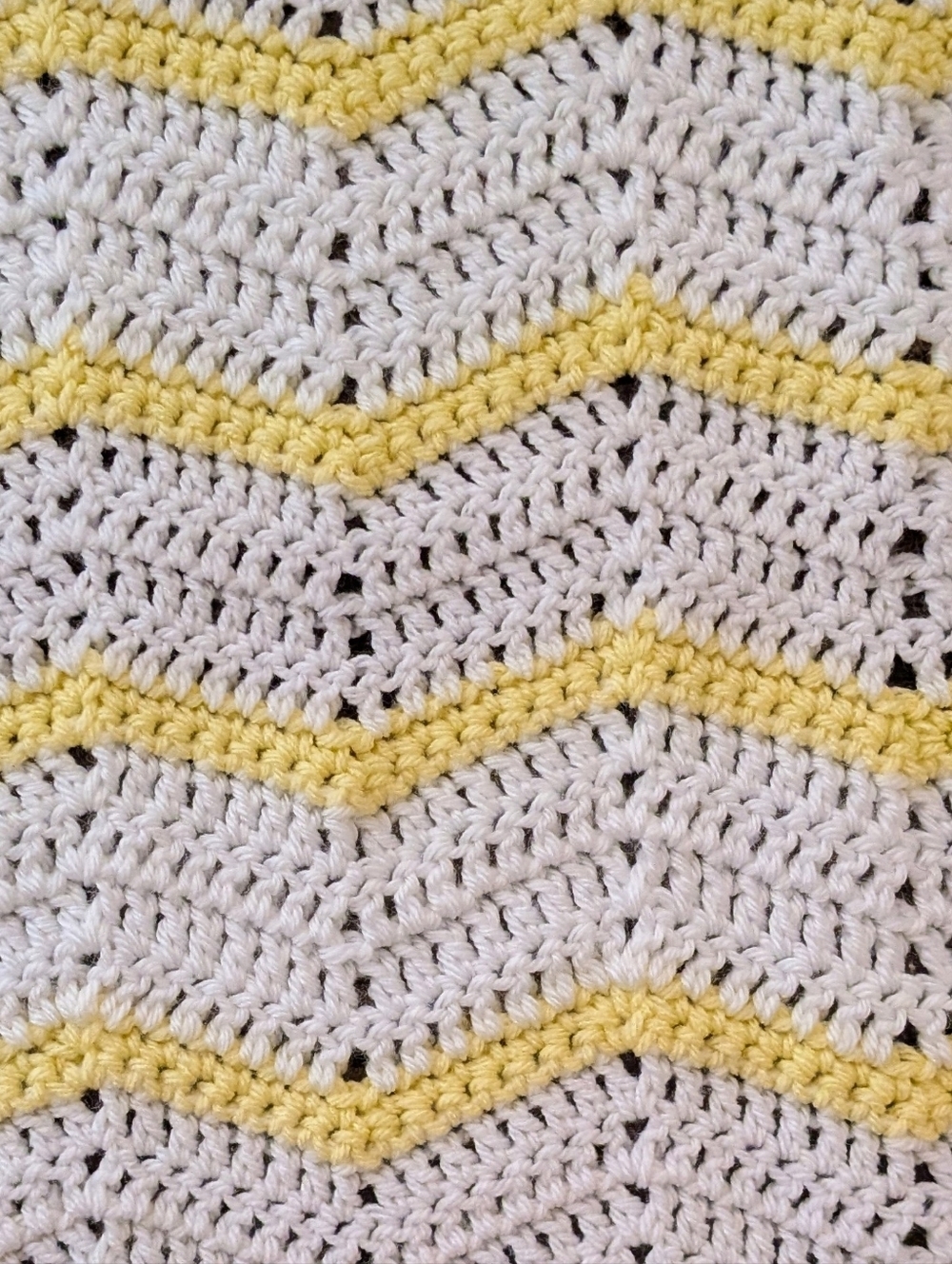 EUC Handmade 45"x34" Crocheted White and Yellow Chevron Pattern Throw Blanket - Picture 3 of 5